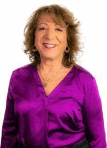 Connie Davis headshot img