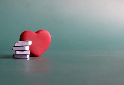 Bibliophile,,Book,Lover,Concept.,Stack,Of,Books,And,Red,Heart